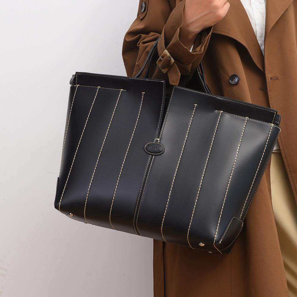 Cabas femme spacieux en simili-cuir pour le quotidien